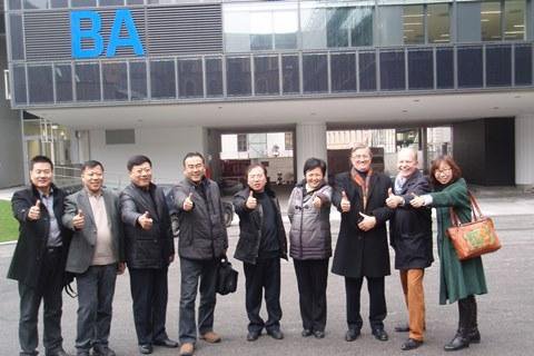 Chinesische Delegation vor TU Wien-web.jpg